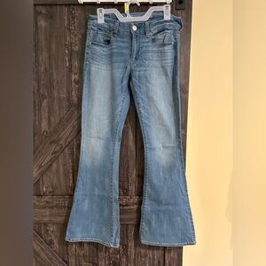American Eagle Outfitters Light Blue Boho Flare Jeans size 8 Stretch